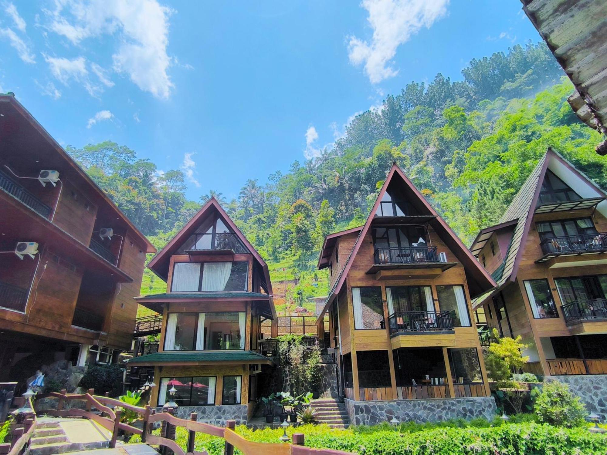 Bayan Village Baturraden Esterno foto