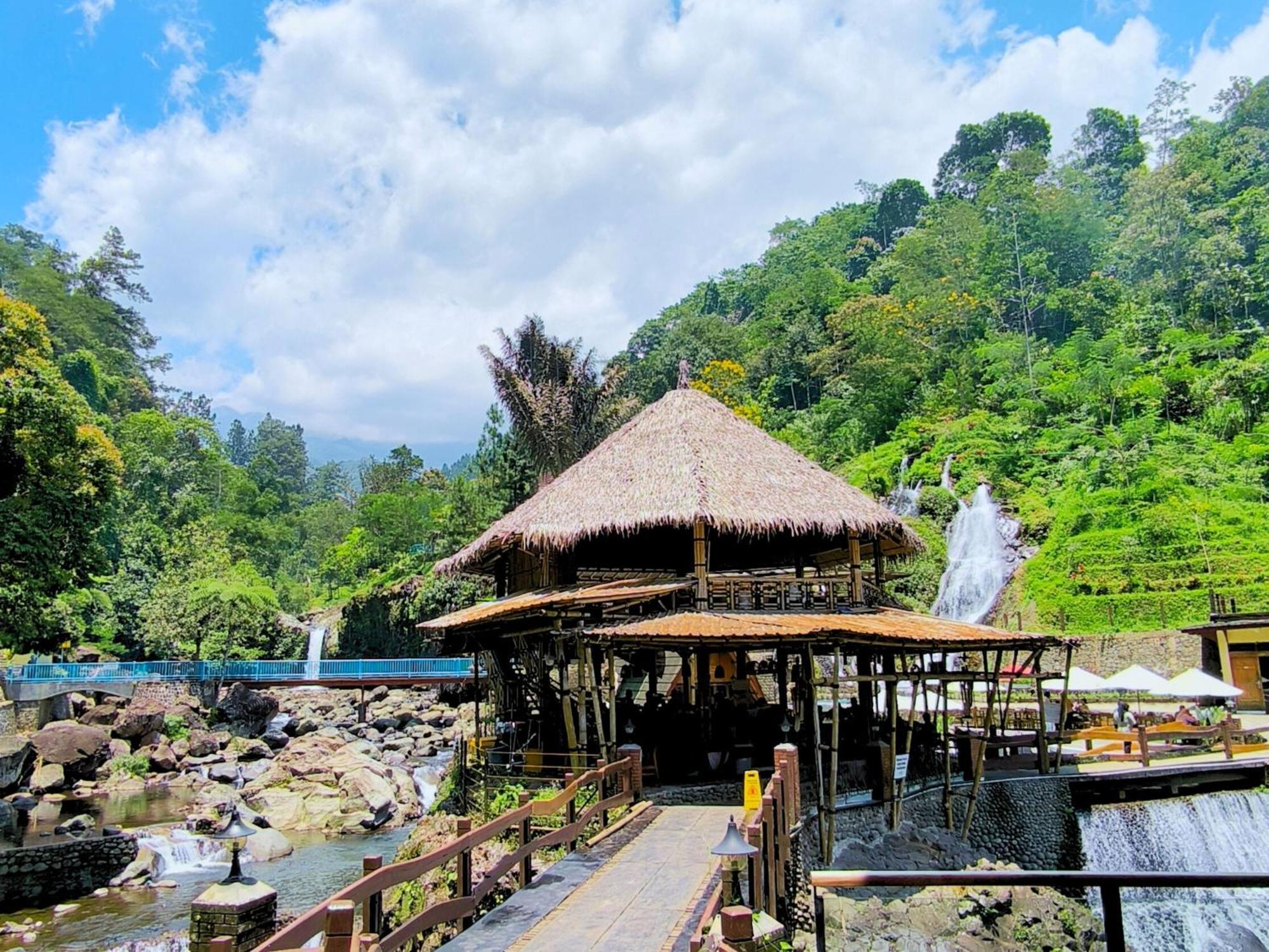 Bayan Village Baturraden Esterno foto