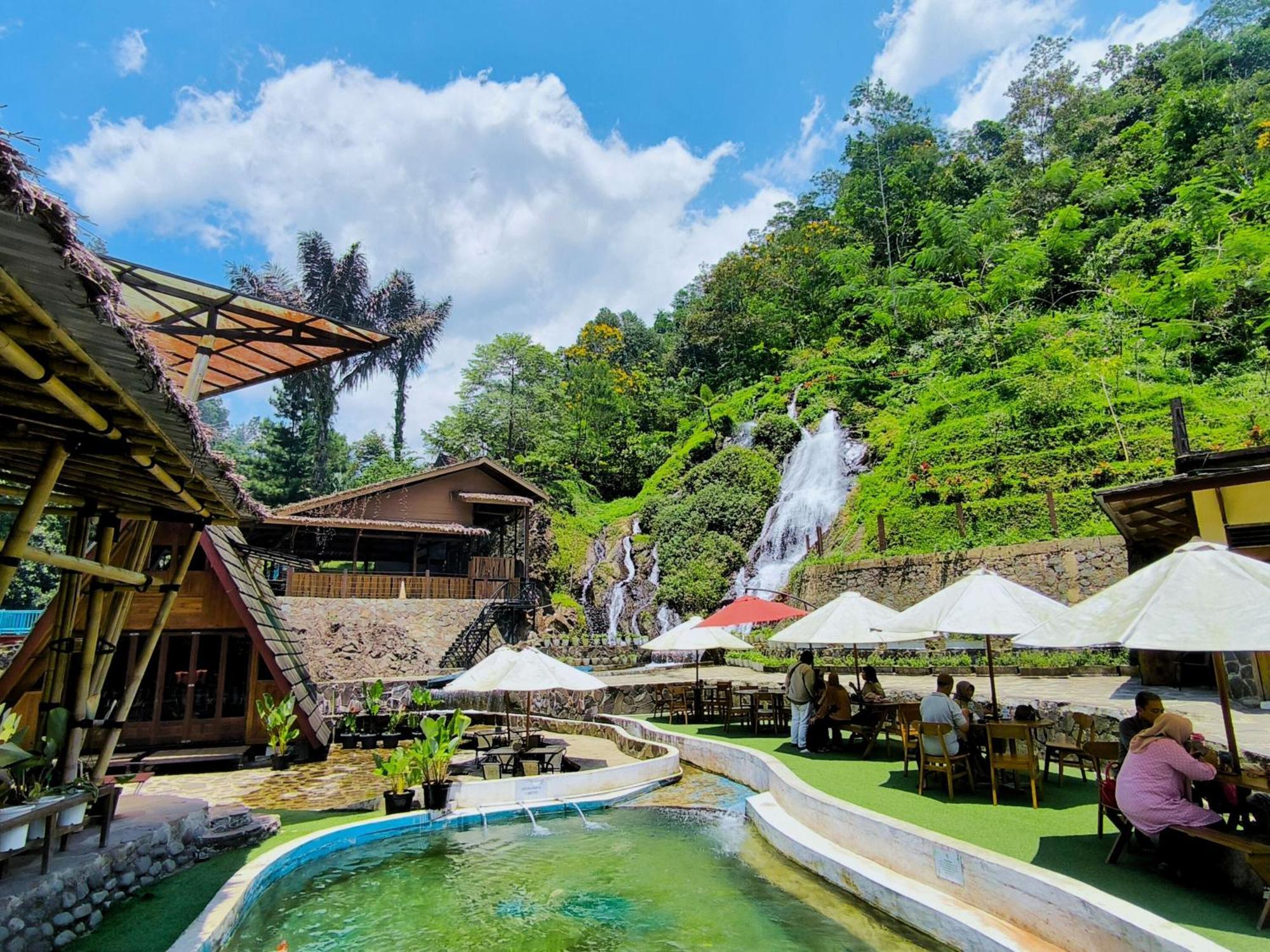 Bayan Village Baturraden Esterno foto