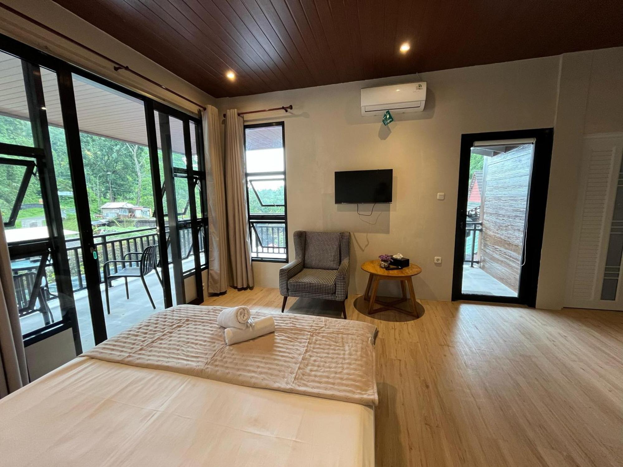 Bayan Village Baturraden Esterno foto
